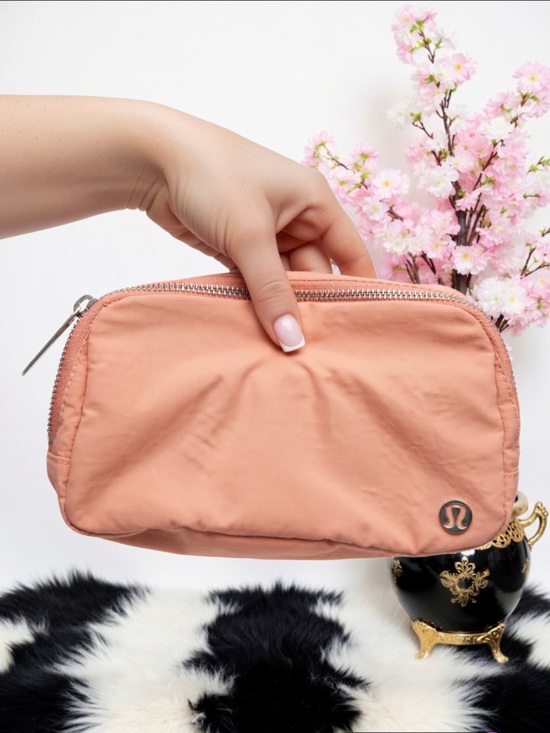 lululemon athletica Handbags - LULULEMON EVERYWHERE BELT BAG